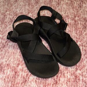 Like New Men’s Black Chaco Strappy Outdoor Sandals Size 12